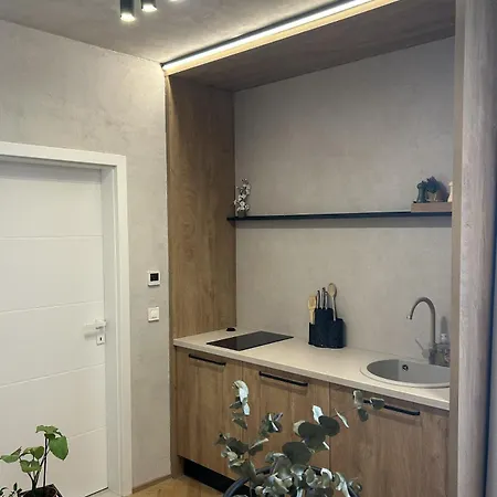 Wims - Romantic With Private Jacuzzi, Garden & Parking زادار