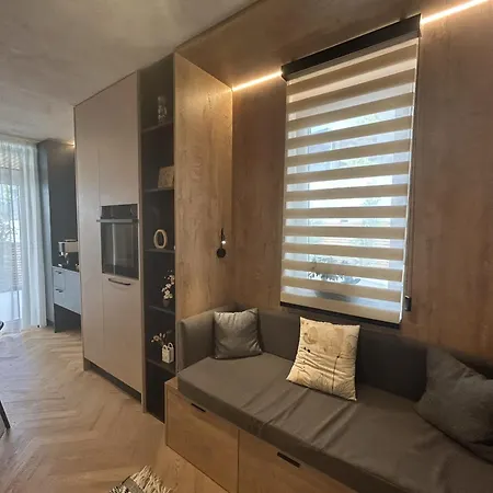 Wims - Romantic With Private Jacuzzi, Garden & Parking شقة *